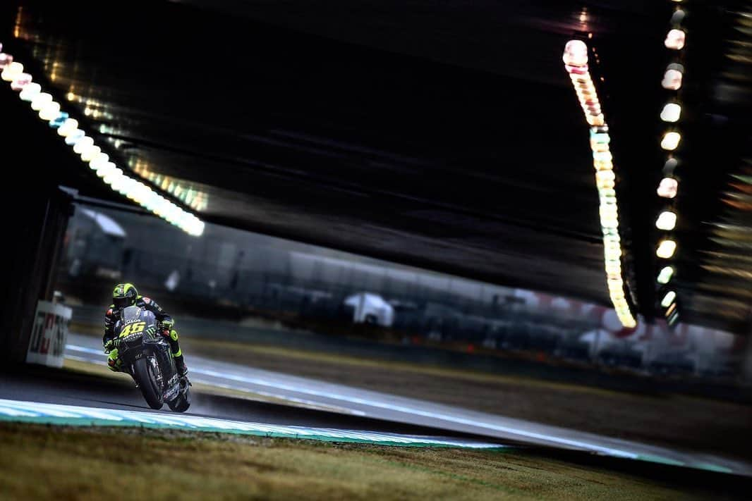 バレンティーノ・ロッシさんのインスタグラム写真 - (バレンティーノ・ロッシInstagram)「Twin Ring Circuit Motegi,Japan  Saturday,official practice 📸 @gigisoldano @jesusrobledo」10月19日 23時55分 - valeyellow46