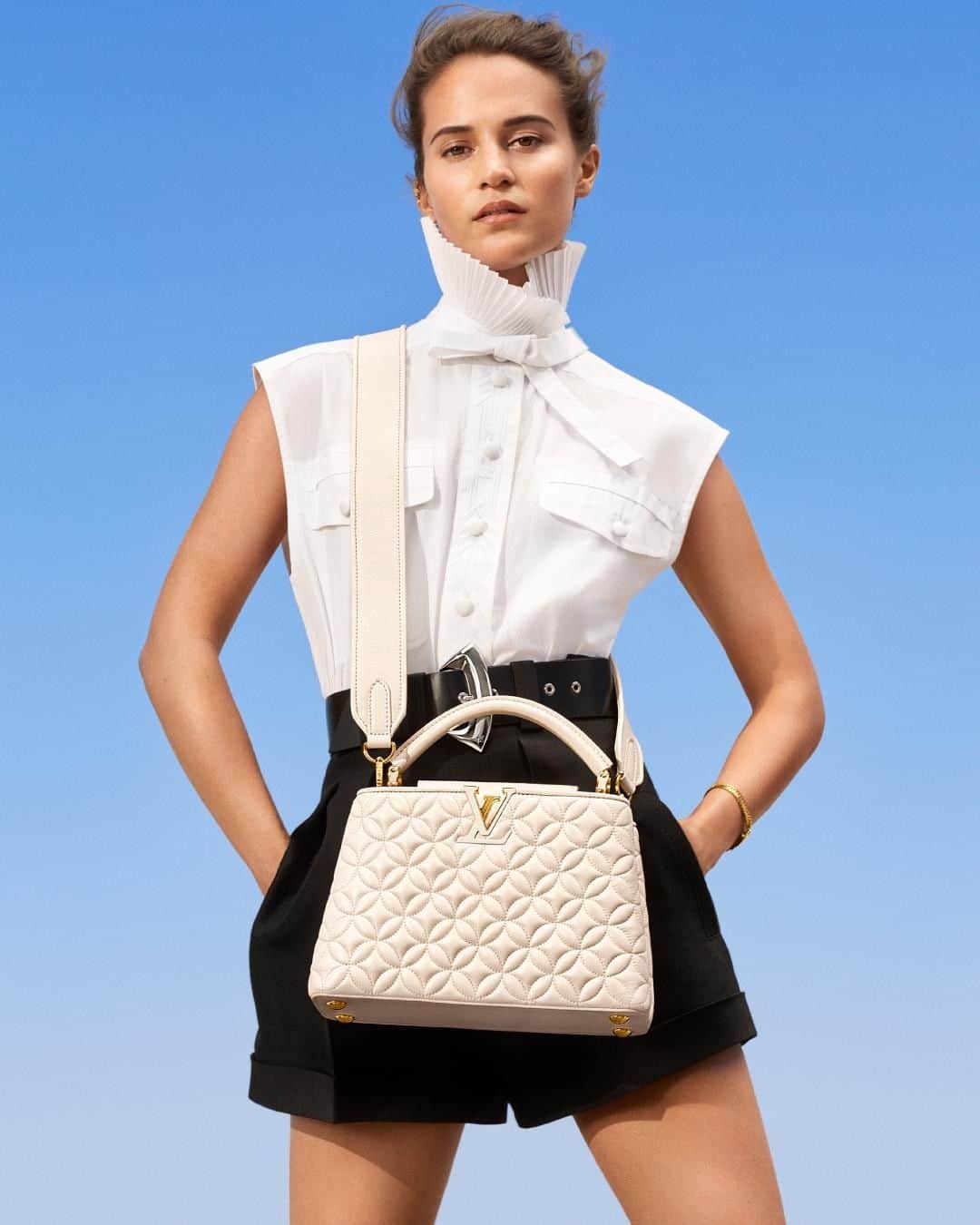 のインスタグラム：「#AliciaVikander and the Capucines. See the #LouisVuitton’s new leather goods campaign photographed by @craigmcdeanstudio via link in bio.」