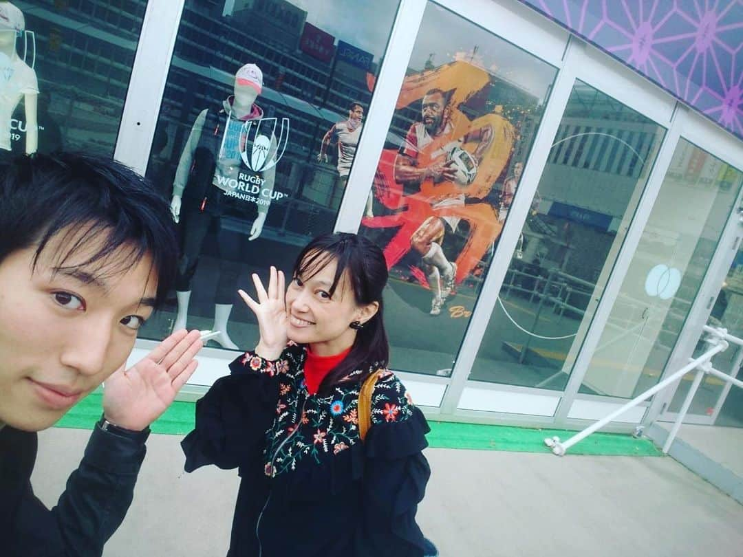 佐伯日菜子さんのインスタグラム写真 - (佐伯日菜子Instagram)「#打ち合わせ の帰り 今快進撃の#ラグビーワールドカップ2019 ショップの前で。#あやかりたい  同じ事務所の#長谷川瑞己 君と。 #楽しみ  #ヴィヴィアン #佐伯日菜子」10月20日 0時02分 - hinakosaeki