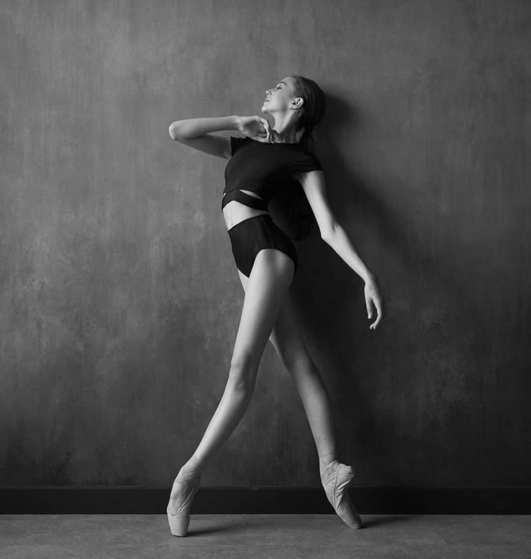 Ballet Is A WorldWide Languageさんのインスタグラム写真 - (Ballet Is A WorldWide LanguageInstagram)「@jadengrimm is gorgeous. Photo by @darianvolkova 🌸  #darianvolkovaphotography #jadengrimm #worldwideballet 💕✨❤️」10月20日 0時08分 - worldwideballet