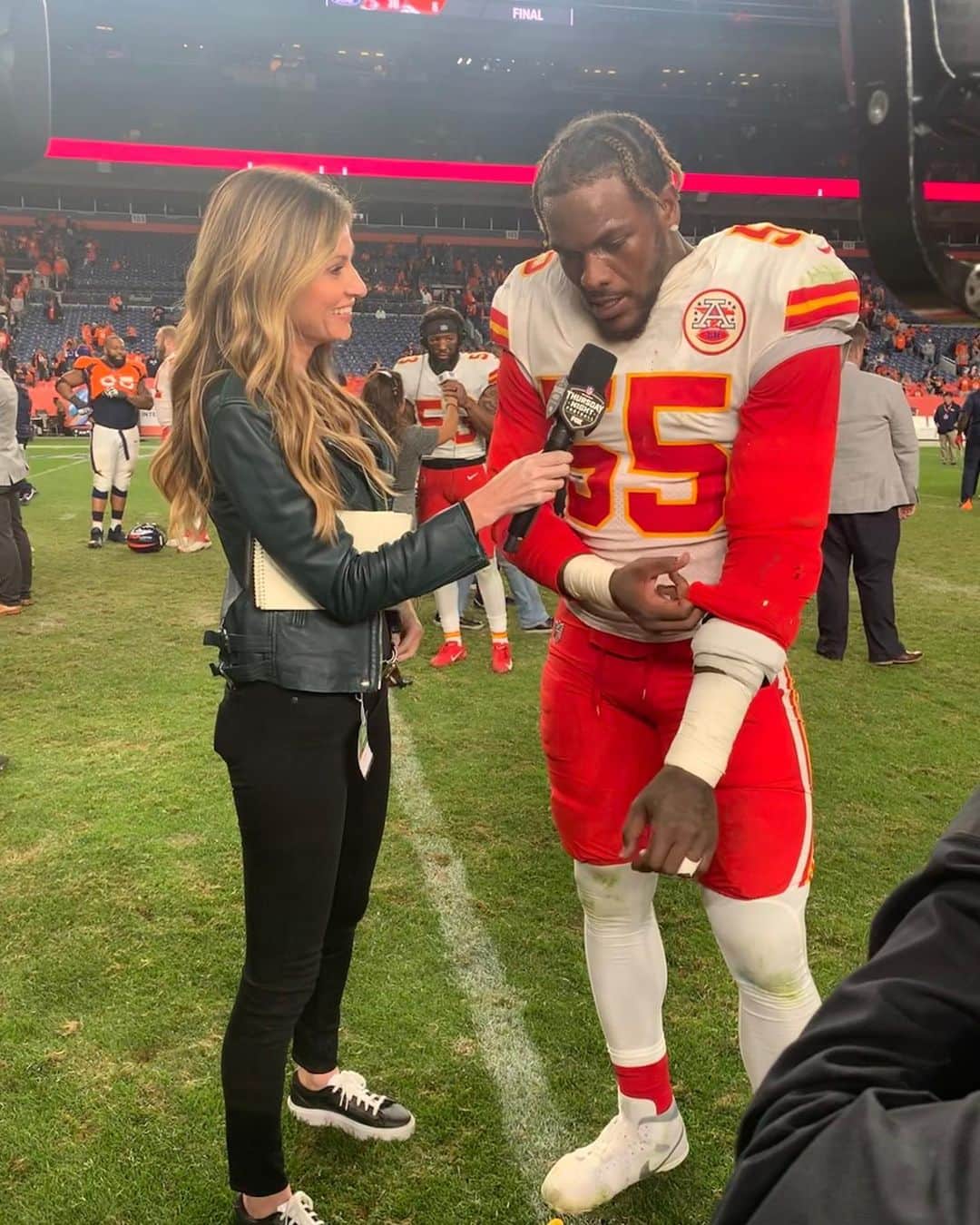 エリン・アンドリューズのインスタグラム：「Week 7 Thursday Night @nflonfox」