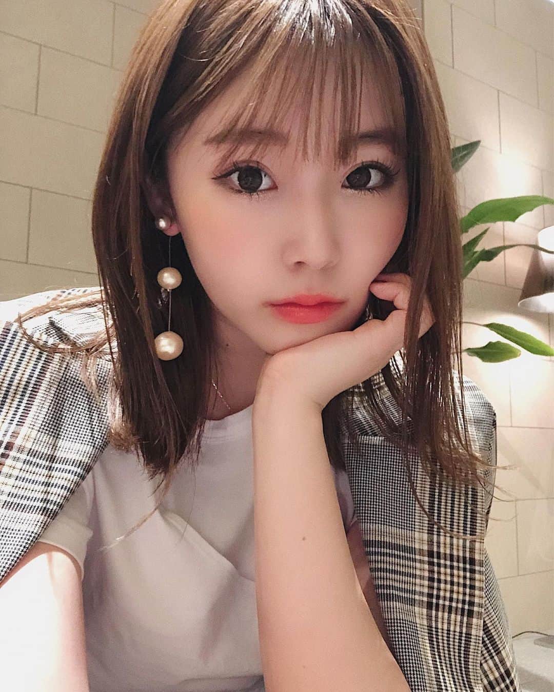 藤川沙弥のインスタグラム：「𓂃𓇢﻿ ﻿ ﻿ たまにはプロの力も借りて﻿ お肌メンテナンスを♥︎﻿ ﻿ 通い続けてる @keiseikai で 今回は新しいメニューのハリウッドピーリングと﻿ お気に入りのコラジェナイザーも。﻿ コラーゲンやヒアルロン酸等の美容成分を﻿ 浸透させてくれるから季節の変わり目で﻿ 乾燥してた肌が生き返った🥺✨﻿ ﻿ 同時にオススメしてもらった﻿ トラネキサム酸美白点滴もしてみたの❕﻿ 流行りの白玉注射や白玉点滴とかに加えて﻿ ビタミンCトラネキサム酸とやらも﻿ 入ってる優れ物らしい😚﻿ ﻿ ﻿ わたしのインスタ見たと伝えてもらうと﻿ 特典つけてもらえるようになったので﻿ 是非お得に使ってみてねっ😚💕﻿ ﻿ ﻿ ﻿ ﻿ ﻿ ﻿ ﻿ #恵聖会クリニック﻿ #美肌ケア﻿ #白玉点滴」