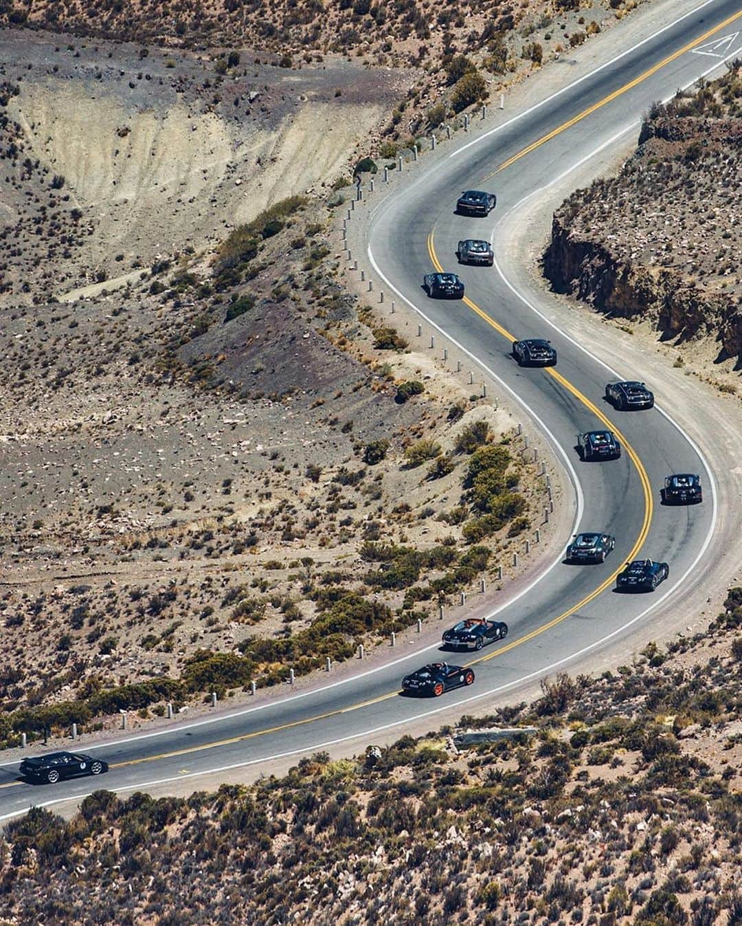 CARLiFESTYLEさんのインスタグラム写真 - (CARLiFESTYLEInstagram)「Road trip in a Bugatti? Yes! 😎 you? Photo by @alexpenfold #carlifestyle @mwvmnw #bugatti #veyron #eb110」10月20日 0時44分 - carlifestyle