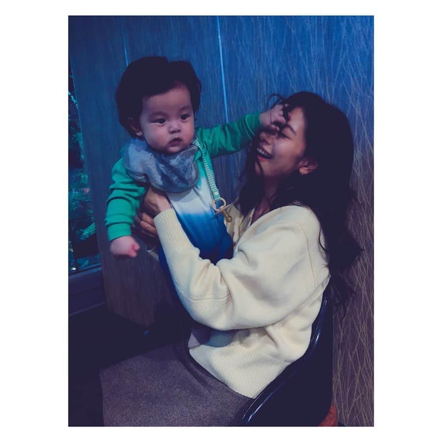 チョン・ソミンのインスタグラム：「네가 뭘해도 고모는 웃는단다😁 #열무는머리채를조아해」