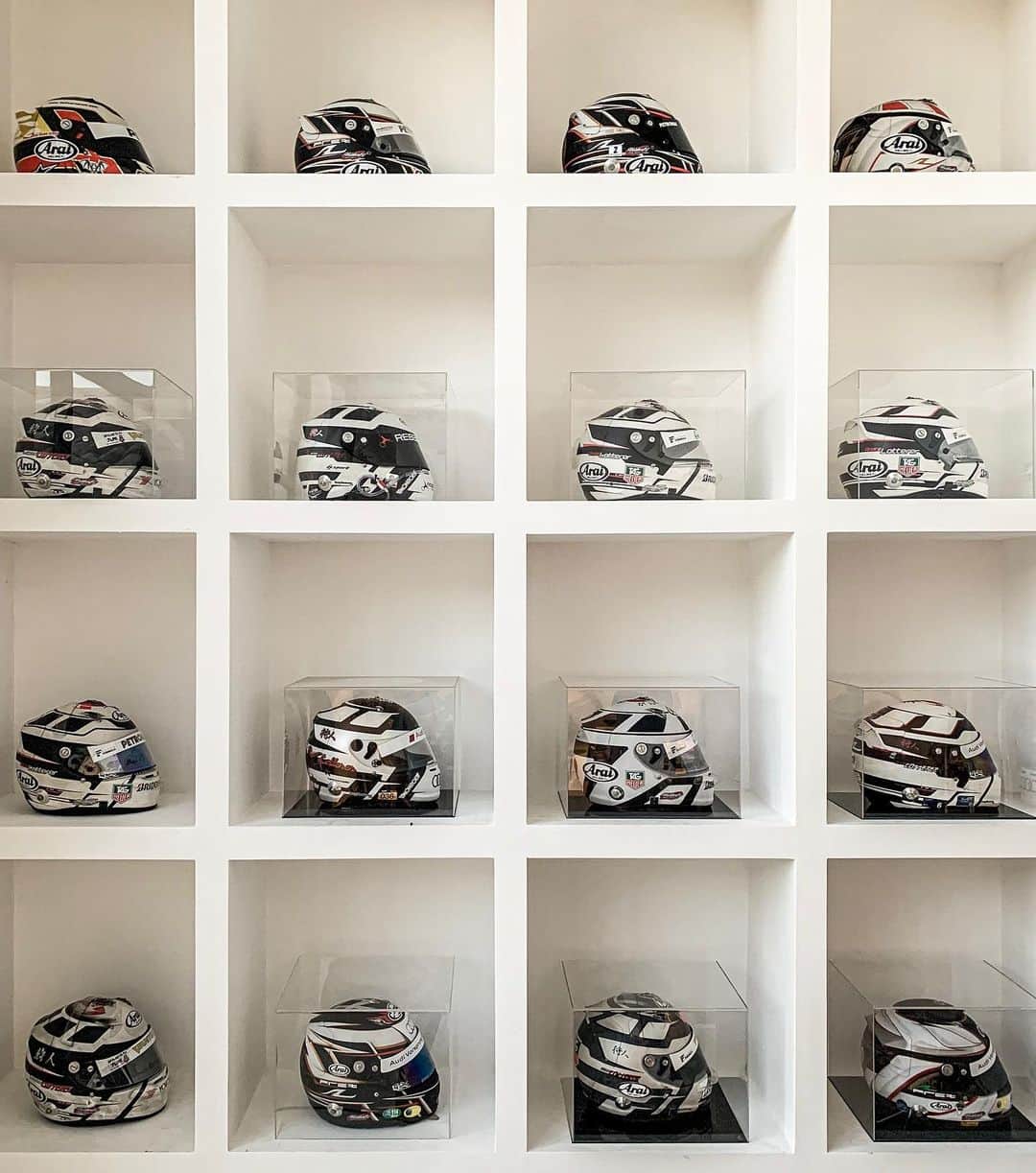 のインスタグラム：「My kind of library:-)」