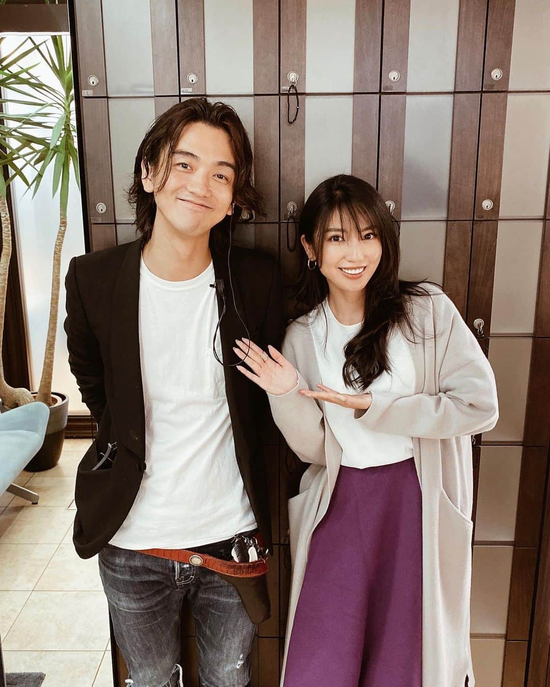 吉田愛璃のインスタグラム：「. . . 今月末artifataを卒業する @artifata_matsuoka_ . デビュー当時からのお付き合いだから寂しい🥺 . また絶対切ってね✂️ . .  #artifata #artifata松岡 #10年来 #ありがとう #カリスマ美容師 #大阪でも頑張ってね #私も頑張るぞ #前髪切った #2wayバング」