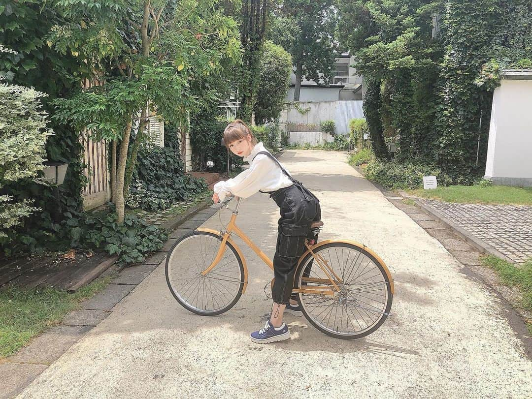 荻野由佳さんのインスタグラム写真 - (荻野由佳Instagram)「自転車🚲 #junon#撮影#自転車#スタジオ#おぎゆか辞典#連載」10月20日 1時35分 - ogiyuka_ippaiwarae216