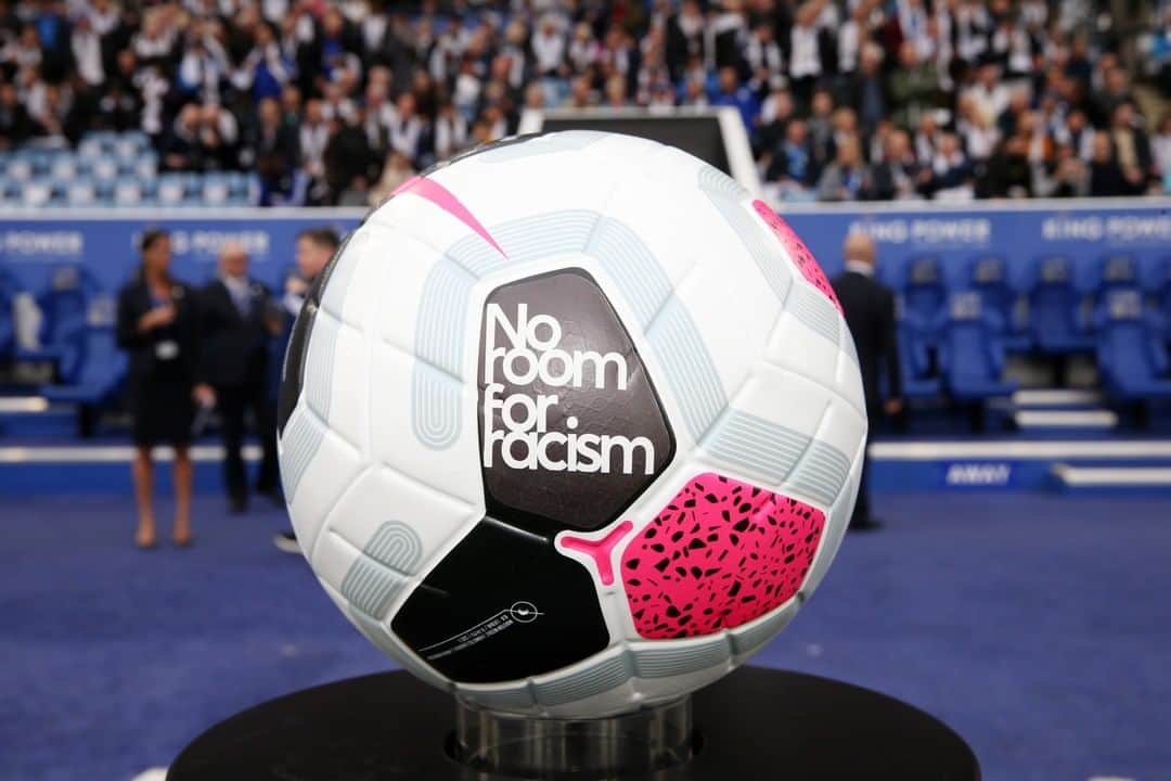 プレミアリーグさんのインスタグラム写真 - (プレミアリーグInstagram)「In the Premier League on Saturday, as it is on on every day, the message is clear... #NoRoomForRacism」10月20日 1時51分 - premierleague