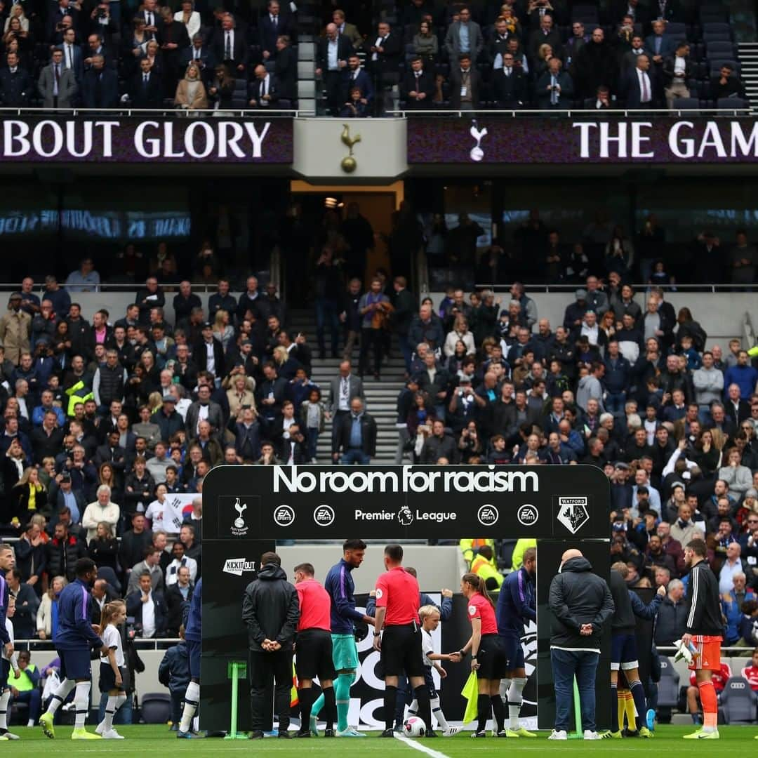 プレミアリーグさんのインスタグラム写真 - (プレミアリーグInstagram)「In the Premier League on Saturday, as it is on on every day, the message is clear... #NoRoomForRacism」10月20日 1時51分 - premierleague