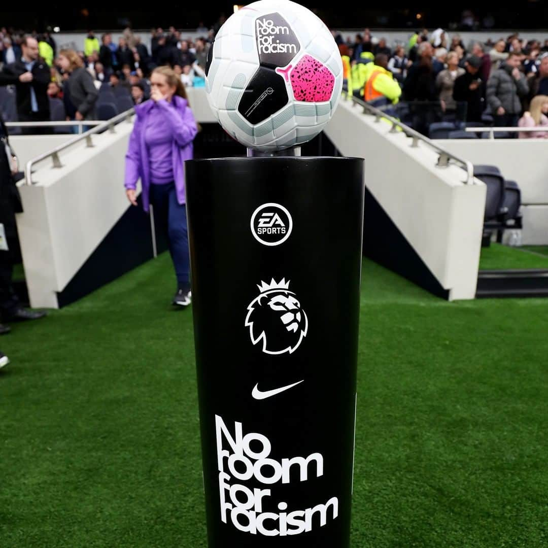 プレミアリーグさんのインスタグラム写真 - (プレミアリーグInstagram)「In the Premier League on Saturday, as it is on on every day, the message is clear... #NoRoomForRacism」10月20日 1時51分 - premierleague