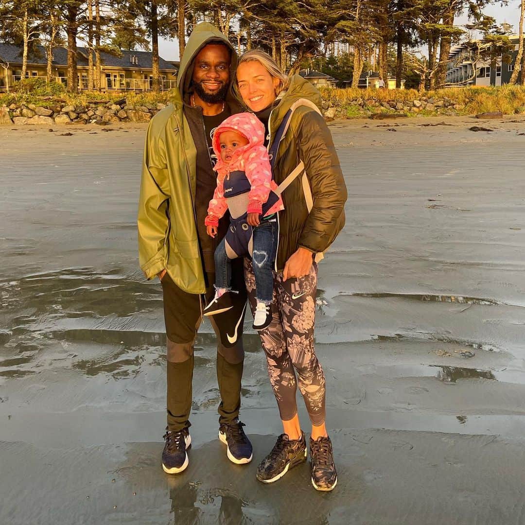 メリッサ・ビショップのインスタグラム：「Tofino Love 💕 #theateam #mylifemyway #yabish #girlmom」