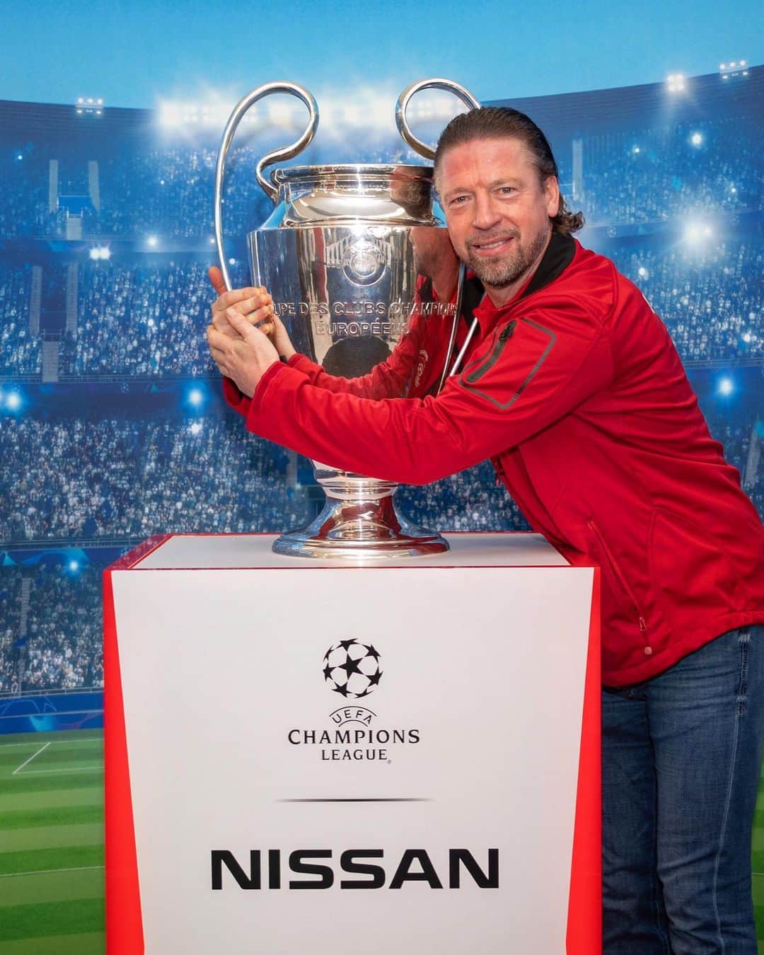 UEFAチャンピオンズリーグさんのインスタグラム写真 - (UEFAチャンピオンズリーグInstagram)「It must be love 🥰 Which year did this man lift the #UCL trophy? 🏆  #UCLTrophyTour #InnovateYourGame」10月20日 3時00分 - championsleague