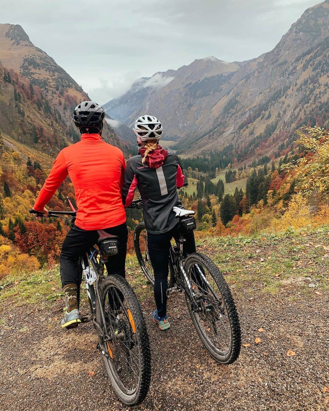 ルーベン・ブロマールトのインスタグラム：「Quality time with my everything! @hannah_helena_ ❤️ #trekbikes #karitraa #oberstdorf」