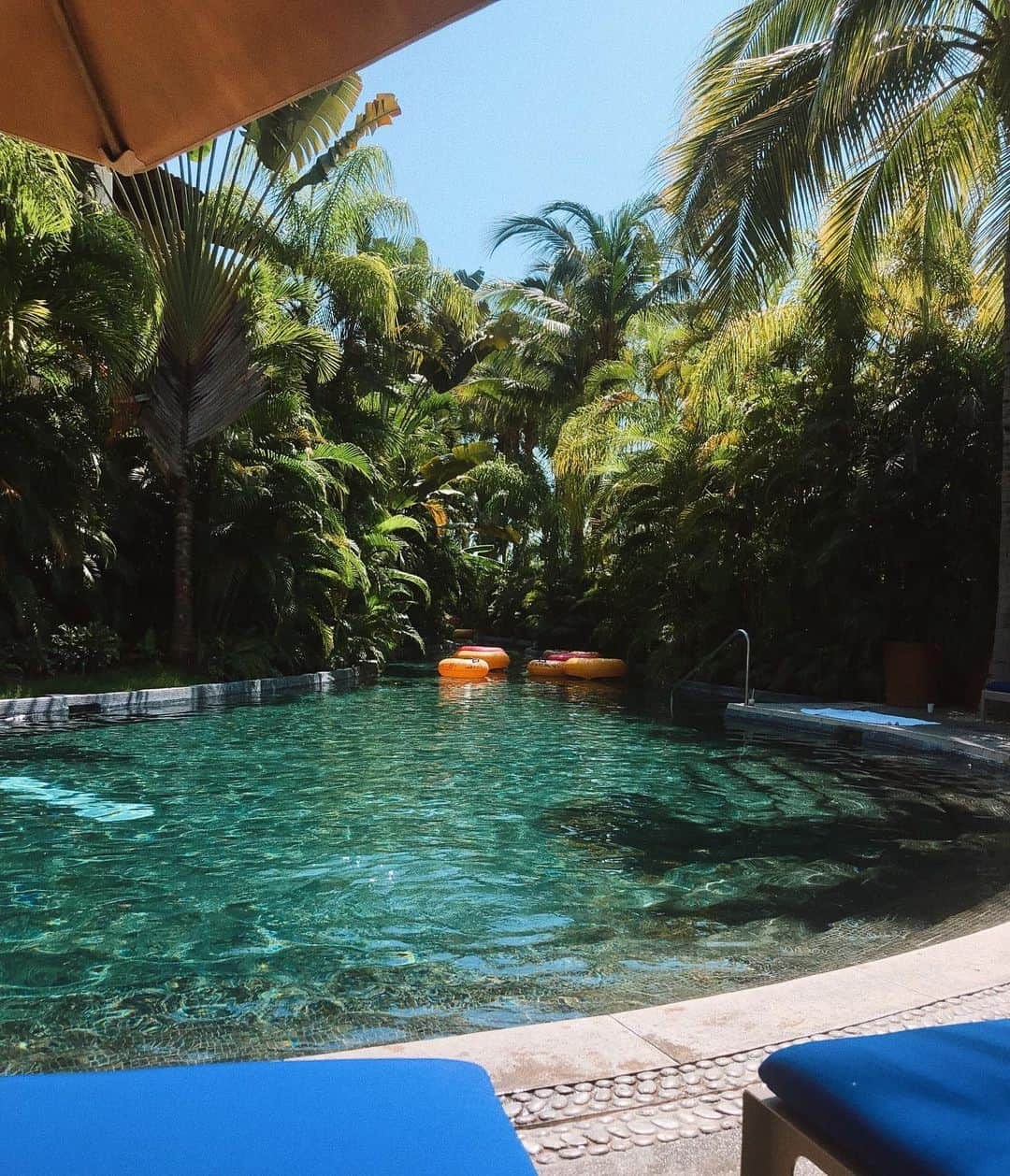 FRANKIES BIKINISさんのインスタグラム写真 - (FRANKIES BIKINISInstagram)「lazy river weekends @fspuntamita 🥥」10月20日 3時16分 - frankiesbikinis