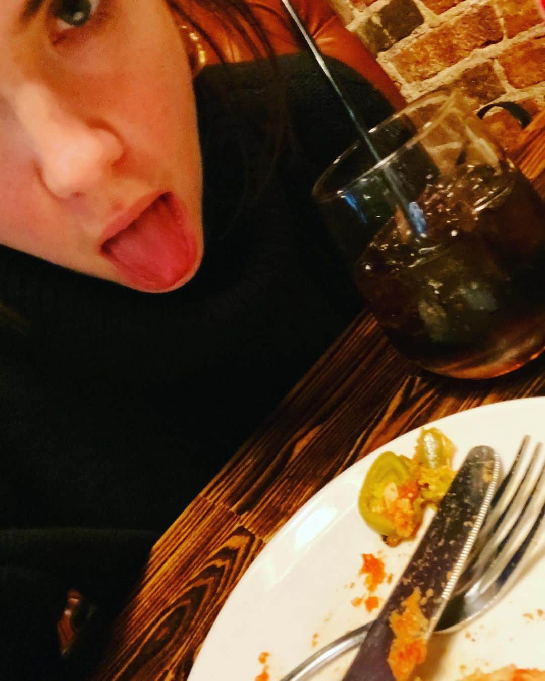 アシュレイ・ベンソンのインスタグラム：「Sunday is p I z z a day」