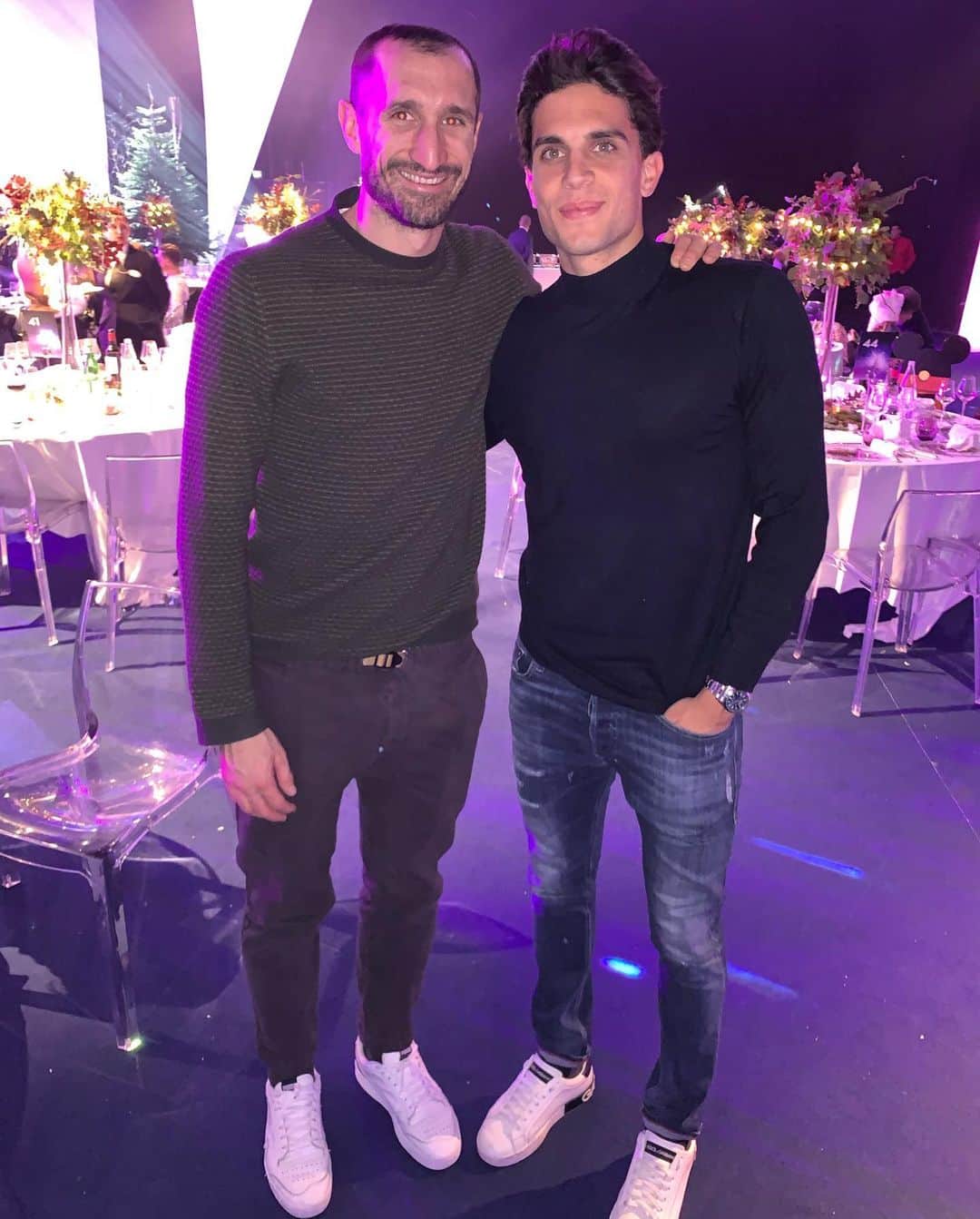 マルク・バルトラのインスタグラム：「Sei un grande @giorgiochiellini 🙌🏼🎩」