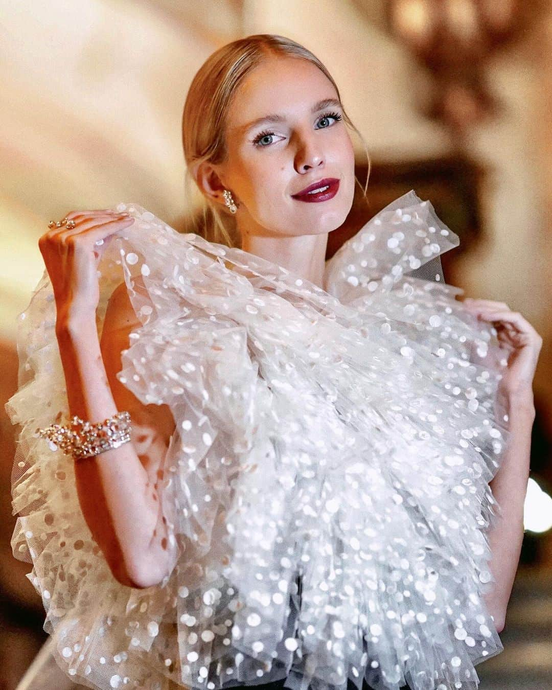 レオニー・ハンネさんのインスタグラム写真 - (レオニー・ハンネInstagram)「Paris for @vogueparis & @swarovski.✨ Anzeige/Ad Wearing dream jewellery by @atelierswarovski and this stunning @givenchyofficial dress for the dinner of the #VogueParisFashionFestival. Pic: @edwardspict」11月18日 6時51分 - leoniehanne