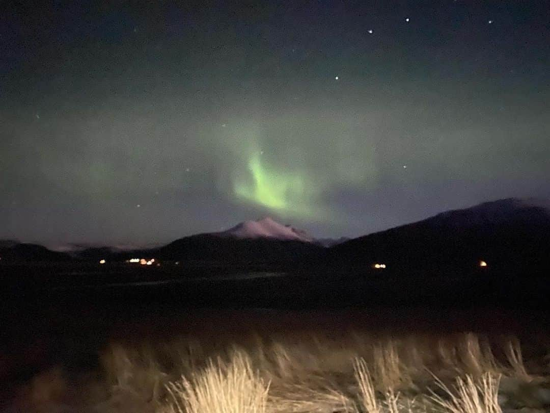 エドウィン・ホッジさんのインスタグラム写真 - (エドウィン・ホッジInstagram)「I can scratch this off of my bucket list. A childhood dream came true tonight! The Aurora Borealis is such an amazing site!! Thank you Iceland!!」11月18日 7時14分 - chaoticsymphony