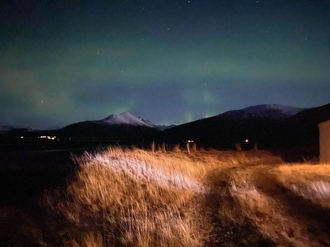 エドウィン・ホッジさんのインスタグラム写真 - (エドウィン・ホッジInstagram)「I can scratch this off of my bucket list. A childhood dream came true tonight! The Aurora Borealis is such an amazing site!! Thank you Iceland!!」11月18日 7時14分 - chaoticsymphony