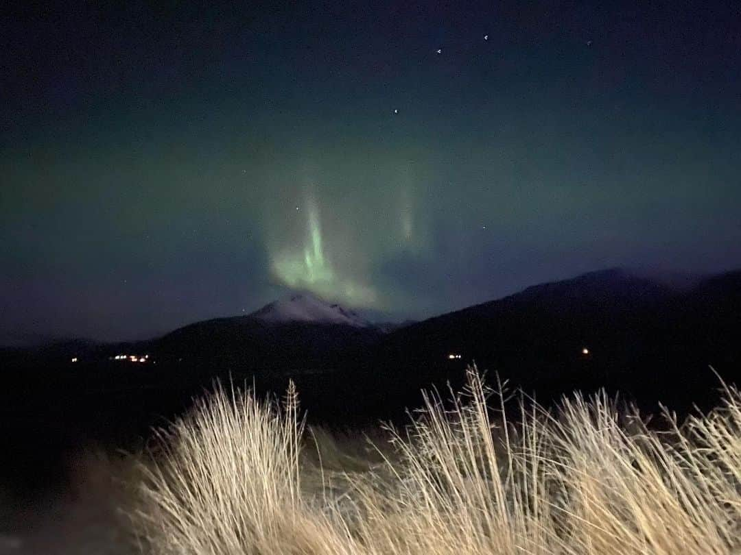 エドウィン・ホッジさんのインスタグラム写真 - (エドウィン・ホッジInstagram)「I can scratch this off of my bucket list. A childhood dream came true tonight! The Aurora Borealis is such an amazing site!! Thank you Iceland!!」11月18日 7時14分 - chaoticsymphony