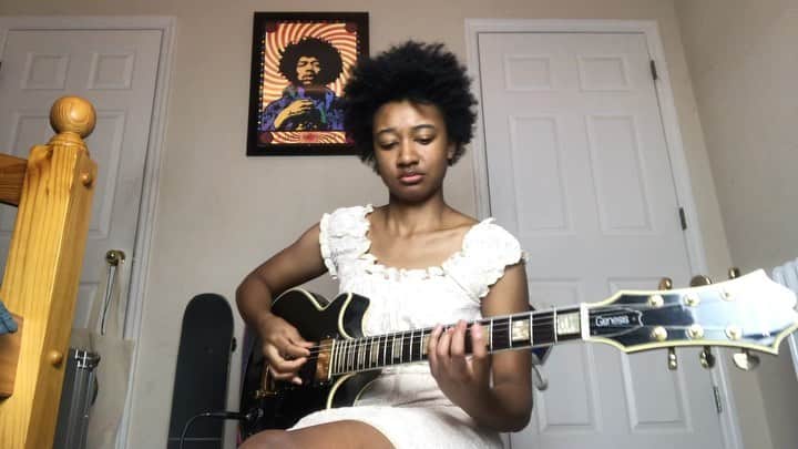 UNIFのインスタグラム：「🎶★ @melaniefaye covering @isabel.karamell ★ 🎶  in the tea dress ••⋆* ★ ⋆」