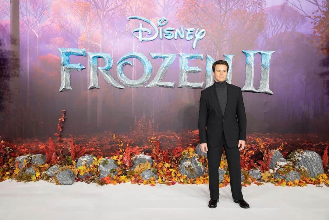 ウォルト・ディズニー・アニメーション・スタジオズさんのインスタグラム写真 - (ウォルト・ディズニー・アニメーション・スタジオズInstagram)「The cast and filmmakers of #Frozen2 ventured to the European Premiere today ✨🍂 Check out photos from the event, and see #Frozen2 in theaters this Friday.」11月18日 7時41分 - disneyanimation