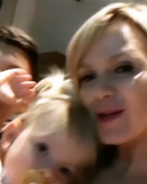 Eliana Michaelichin Bezerraのインスタグラム：「Obrigada meu Deus!! Sem sua proteção nada seria possível. Que linda audiência meu Brasil!! Mais uma vice-liderança com 12 pontos de audiência!! Obrigada minha equipe querida, amigos da vida e minha família amada, me sinto abençoada com vcs por perto. Uma semana especial e beijo na família. #programaeliana10anos #mariapassanafrente #obrigadadeus #familia」