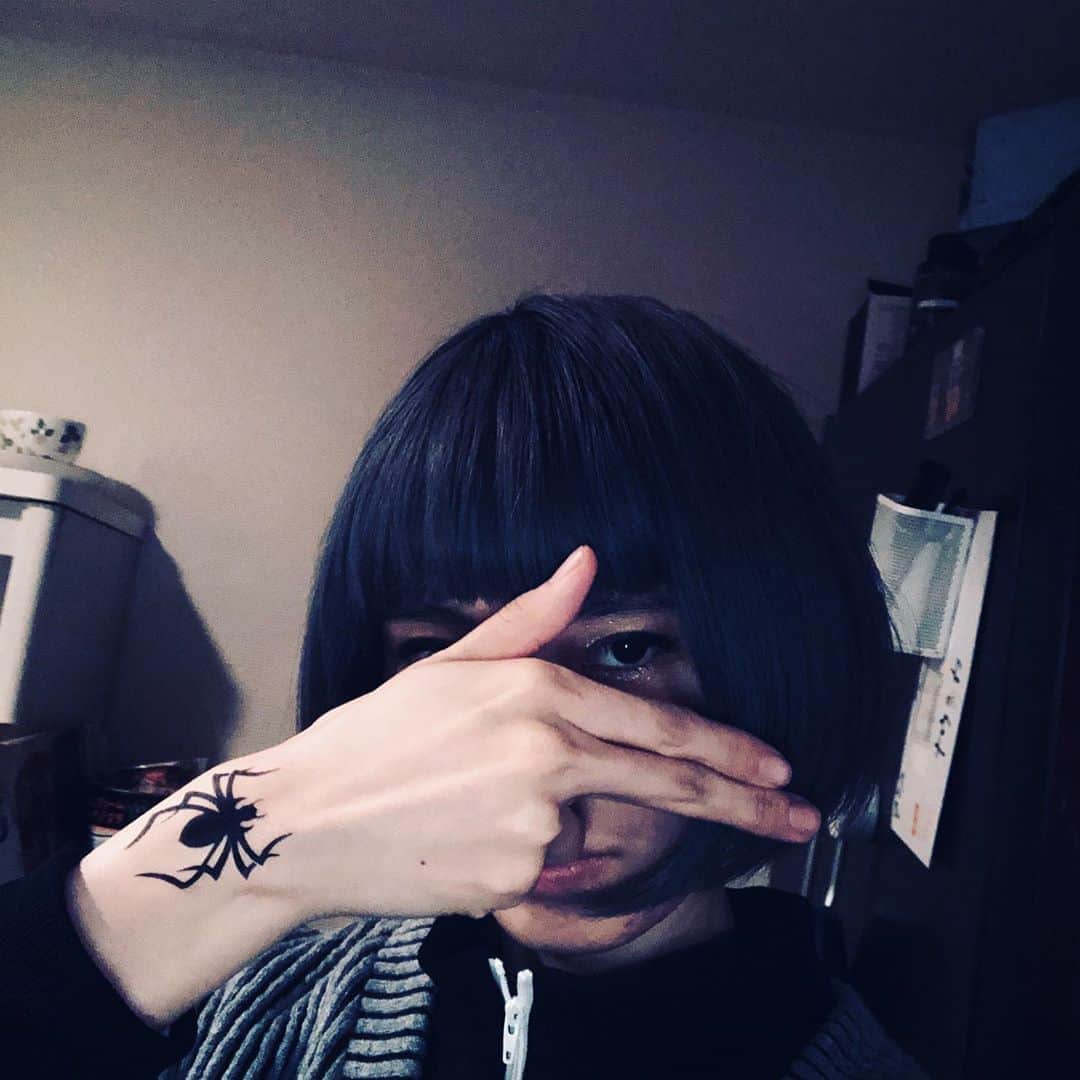 水野しずのインスタグラム：「FAKE」
