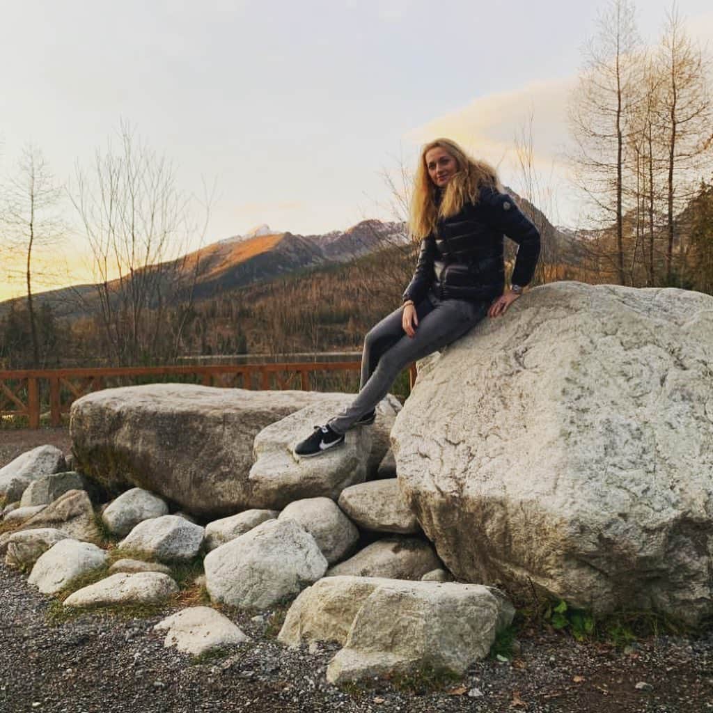 PetraKvitovaさんのインスタグラム写真 - (PetraKvitovaInstagram)「Feeling refreshed after a week at the beautiful @kempinski_hightatras 🏔  After flying all year I didn't feel like getting on another plane, so being surrounded by nature in the High Tatras is my new favourite way to start the off-season ❤️」11月17日 22時53分 - petra.kvitova