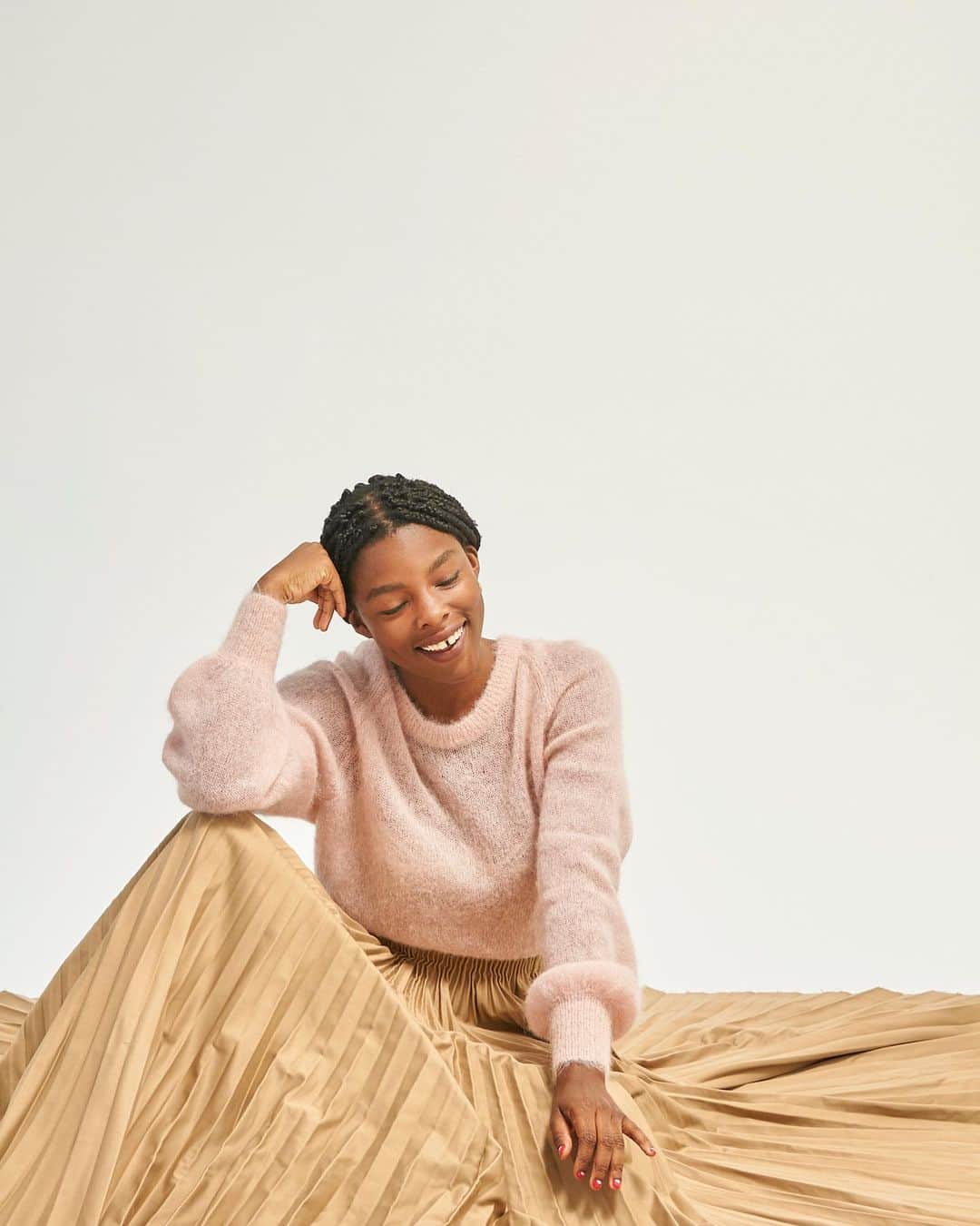 のインスタグラム：「Loved how Lami paired our baby pink Mohair Sabrinna with this amazing Loewe skirt #sundaybest #demylee #holidayattire #babypink #Mohair #lightweight #loewe #skirt #chloe #earring #personalstyle」