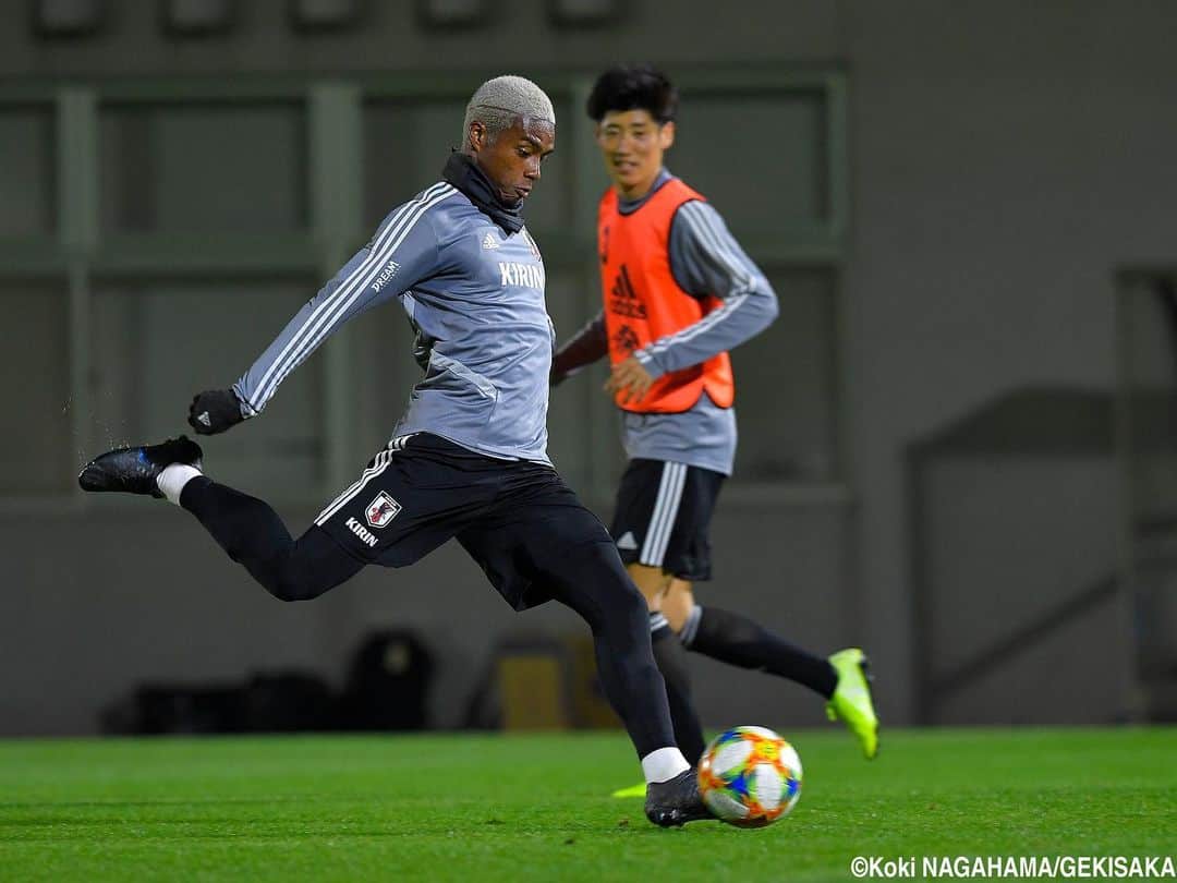のインスタグラム：「training🇯🇵⚽️ #samuraiblue  #daihyo  #japan  #オナイウ阿道  #18 #nike」