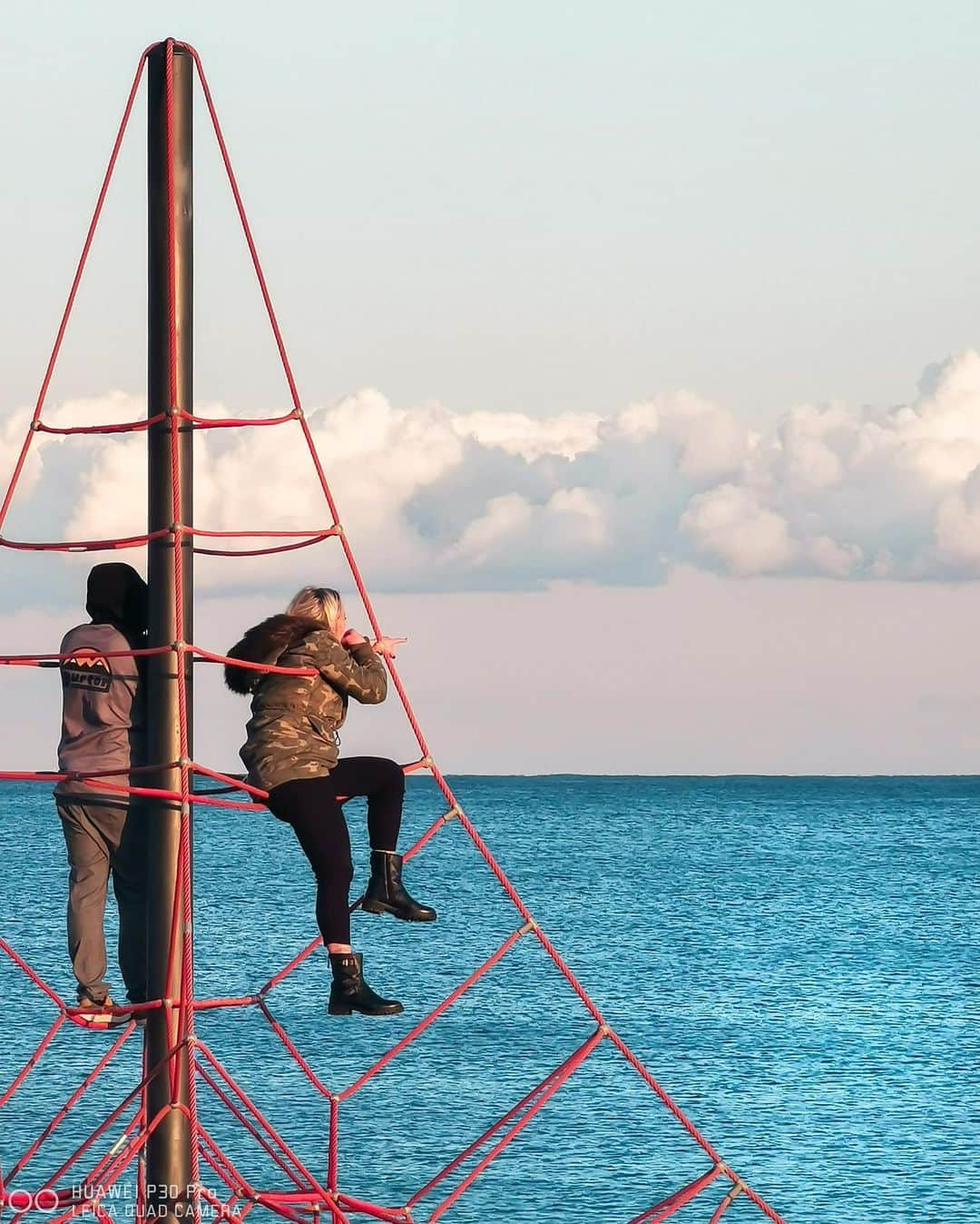 Nicanor Garcíaのインスタグラム：「Hanging from the horizon | Colgados del horizonte #nicanorgarcia #travelarchitectures #CapturedWithHuawei #HuaweiP30Pro」