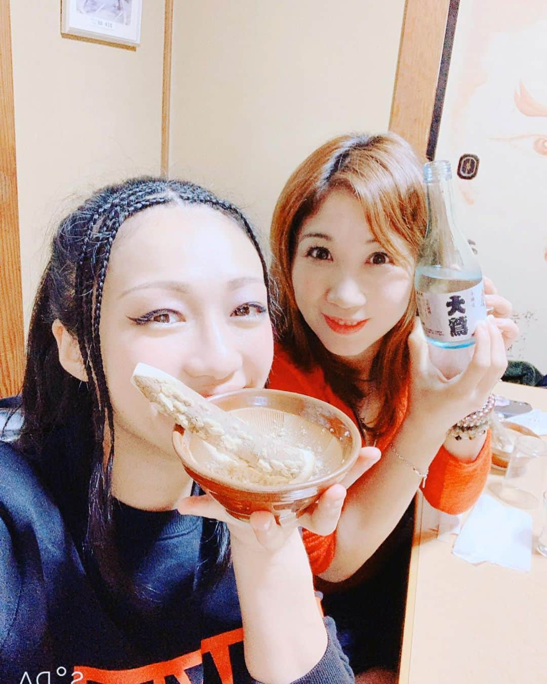 桜花由美さんのインスタグラム写真 - (桜花由美Instagram)「打ち上げイベントにご来店の皆様ありがとうございました！  楽しい時間でした！  最後に大鷲選手の実家のちゃんこ屋さん 相撲料理大鷲さん にお邪魔してきました！  ちゃんこめちゃくちゃ美味しかった♪  餃子も甘くて美味しかった♪  地酒も飲めたし、良い長野大会でした♪  気がついたら東京に着いてた♪  東京は暑い。  #wavepro ‬ ‪#女子プロレスラー ‬ ‪#プロレス ‬ ‪#プロレスラー ‬ ‪#女子プロレス‬ ‪#prowrestling‬ ‪#プロレスリングwave‬ #長野県 #佐久市  #桜花由美 #波ヲタ #野崎渚 #凱旋 #ちゃんこ #大鷲透  #大鷲ちゃんこ  #ちゃんこ大鷲  #相撲料理大鷲  #日本酒」11月17日 23時15分 - ohkayumi