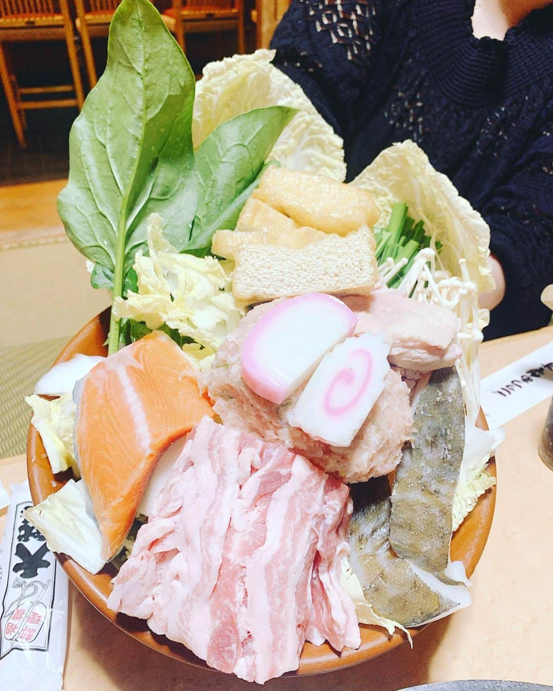 桜花由美さんのインスタグラム写真 - (桜花由美Instagram)「打ち上げイベントにご来店の皆様ありがとうございました！  楽しい時間でした！  最後に大鷲選手の実家のちゃんこ屋さん 相撲料理大鷲さん にお邪魔してきました！  ちゃんこめちゃくちゃ美味しかった♪  餃子も甘くて美味しかった♪  地酒も飲めたし、良い長野大会でした♪  気がついたら東京に着いてた♪  東京は暑い。  #wavepro ‬ ‪#女子プロレスラー ‬ ‪#プロレス ‬ ‪#プロレスラー ‬ ‪#女子プロレス‬ ‪#prowrestling‬ ‪#プロレスリングwave‬ #長野県 #佐久市  #桜花由美 #波ヲタ #野崎渚 #凱旋 #ちゃんこ #大鷲透  #大鷲ちゃんこ  #ちゃんこ大鷲  #相撲料理大鷲  #日本酒」11月17日 23時15分 - ohkayumi