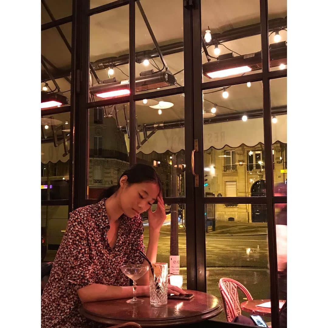 のインスタグラム：「Postcards from Paris, Aix-en-Provence, and Barcelona. Taken at random times on what felt like rather ordinary days, whether it be at a cafe to start the day, in the park while taking an afternoon stroll, or by the beach at night. But now that I’m looking back at these pictures, somehow every moment suddenly seems so beautiful, precious, and magical. #nofilter #photographyiphone」