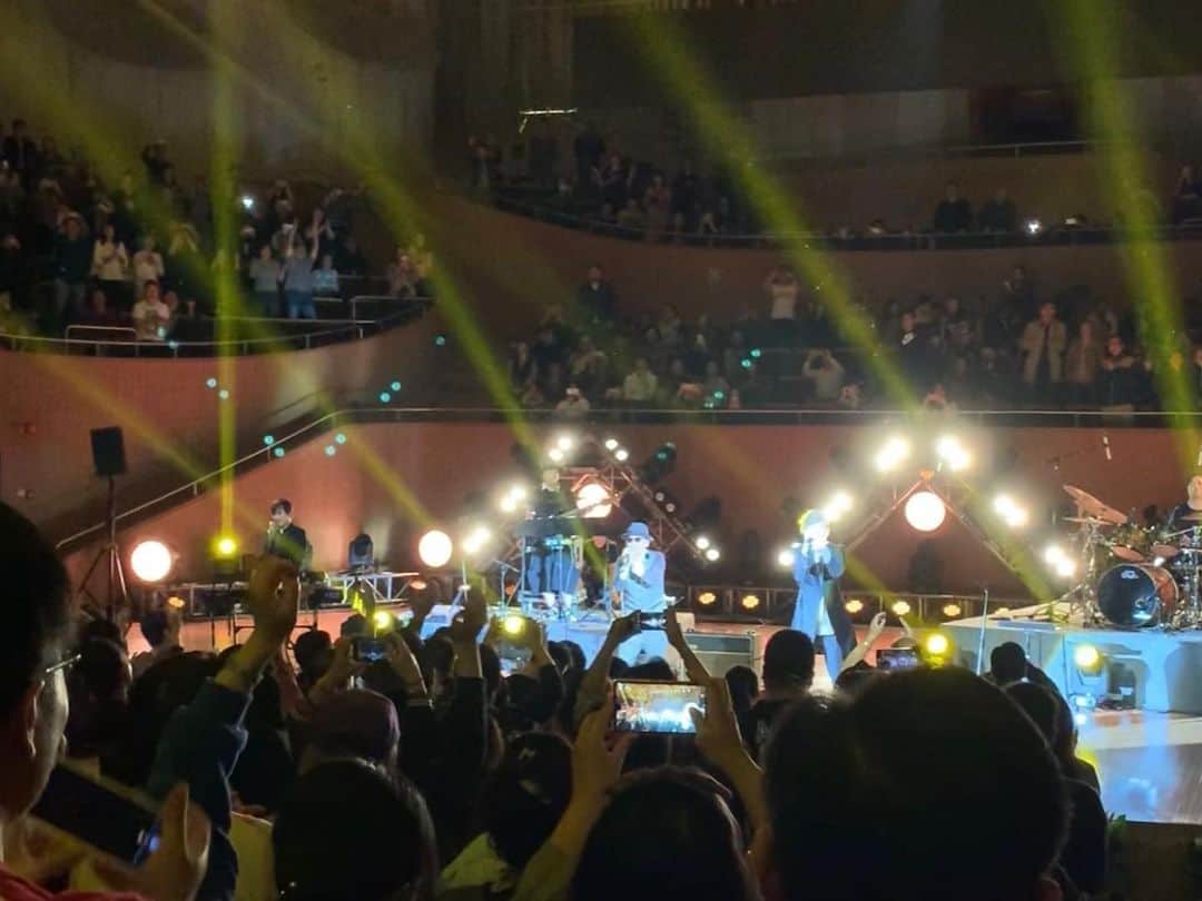 川島ケイジさんのインスタグラム写真 - (川島ケイジInstagram)「いちにの上海！！ 上海の夜は凄い盛り上がり！  会場にお越し頂いた皆さん 本当にありがとうございました  素晴らしいコンサートに Chageさんとご一緒出来て 最高に幸せです☆  上海の方達も温かく迎えてくれて嬉しかったです  今夜のChageさんの 声の伸びは凄すぎました  #Chage さん #川島ケイジ  #上海」11月17日 23時30分 - keijikaleidoscope