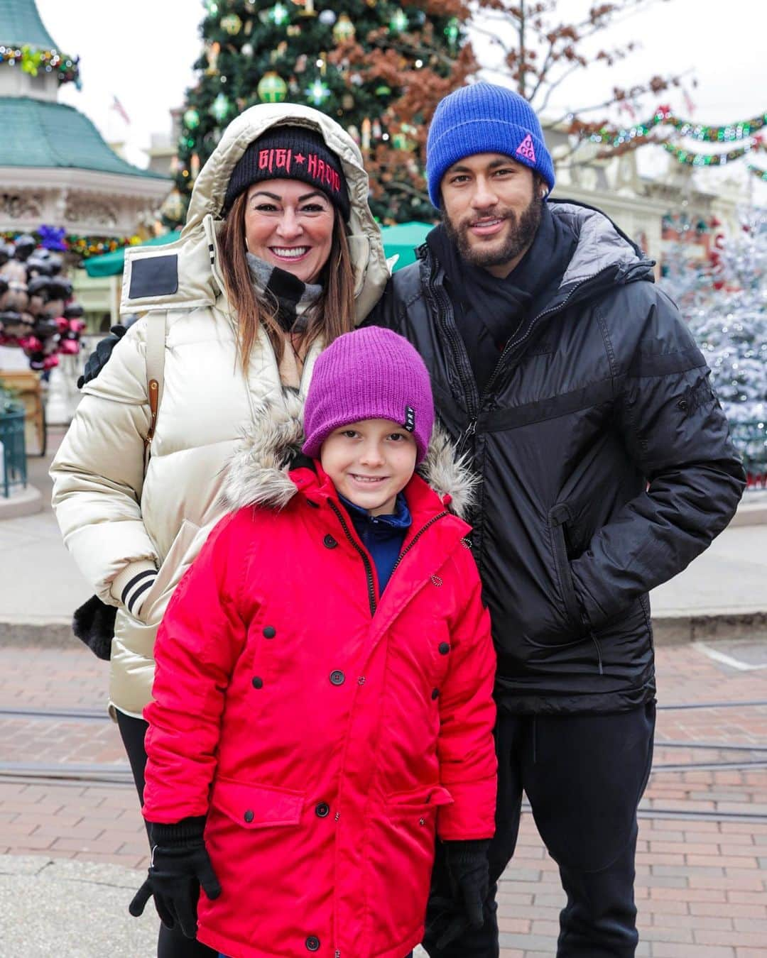 ネイマールさんのインスタグラム写真 - (ネイマールInstagram)「Família ❤️🥰 Merci @disneylandparis 📸 by: @gilcebola」11月17日 23時42分 - neymarjr