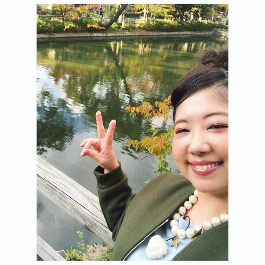 馬場園梓さんのインスタグラム写真 - (馬場園梓Instagram)「へい♪  先日、  カンテレ「フォトぶら♪」のロケに行った時のお衣装を ルン♪  させていただきますね！  カーキブルゾン→Anna Kerry  サックスブルートップス、 黒ニットスカート→supure  アクセサリー→スタイリストさん私物  になります。  この日は生野と住吉を満喫しました☺︎˚✧₊ めちゃくちゃ美味しいお店や 胸躍るかわいいお店 心休まる癒しのスポット 忘れられないステキな人 など  またまたオススメが盛り沢山でした。  毎週土曜日、 夕方6時30分から放送。  何卒、 よろしくお願い申し上げます。  ルン♪  #yeah #happy #nice #カンテレ #フォトぶら #生野 #住吉 #毎週 #土曜日 #球体 #ご機嫌 #ルン♪」11月17日 23時44分 - babazonoazusa