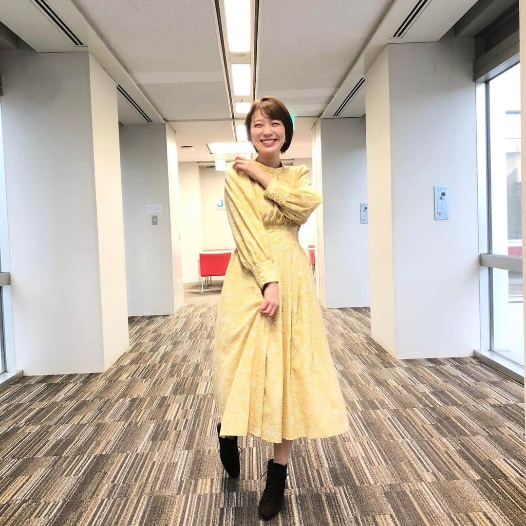 フジテレビ「めざましテレビ」さんのインスタグラム写真 - (フジテレビ「めざましテレビ」Instagram)「11月14日（木）きょう何着て行く？ ・ ファッション雑誌CanCamとコラボした お天気コーナー「きょう何着て行く？」 阿部華也子ちゃんの毎日のコーデを紹介♪ ・ 【きょうのコーデ】 ジャケット→#EMMELREFINES 1万7000円 ワンピース→#AndCouture 1万2000円 靴→#ダイアナ 1万9000円 ピアス→#Lycka 1600円 ・ 【コーデのポイント】 襟が立ち上がったスタンドカラーと ウエスト周りのギャザー使いが上品なワンピースは アニマルドット柄で秋らしいアイテム🍁 ふわもこタッチのボアジャケットで さらに季節感を高めて🙆‍♀️ ・ #めざましテレビ #きょう何着て行く？ #阿部華也子 #今日のコーデ#コーデ #CanCam #今日のファッション#ootd #きょう何着て行く？は月〜金朝6時22分ごろ放送！」11月17日 23時53分 - mezamashi.tv