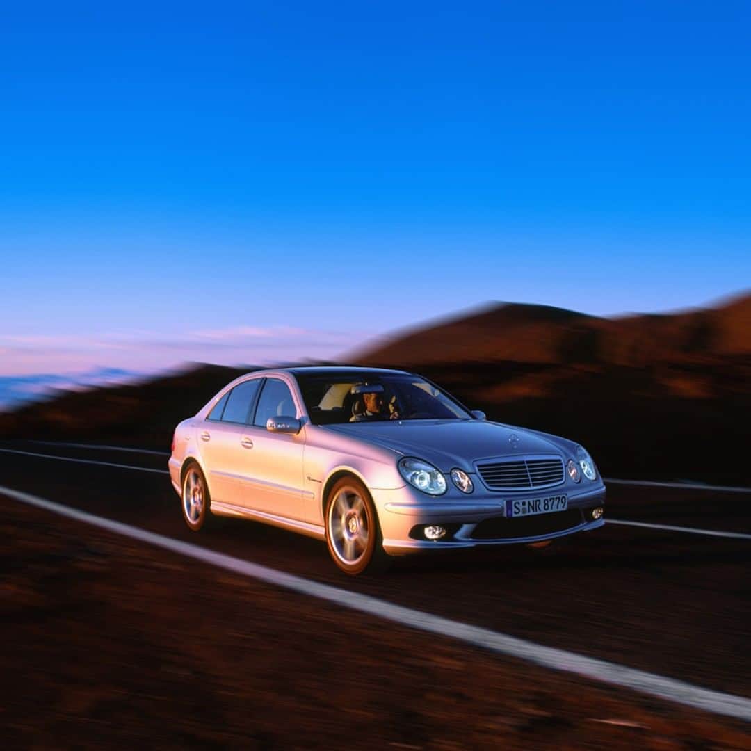 Mercedes AMGさんのインスタグラム写真 - (Mercedes AMGInstagram)「Style doesn’t fade, since 2002 the Mercedes-Benz E 55 AMG has shined bright. #ClassicAMG  #MercedesAMG #DrivingPerformance #EClass」11月18日 0時00分 - mercedesamg