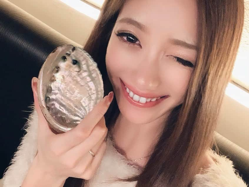 東凛さんのインスタグラム写真 - (東凛Instagram)「#abalone #flyingfish #sashimi #RinAzuma #アワビ #トビウオ #お刺身 #美味しかった #東凛」11月18日 0時12分 - rin_azuma