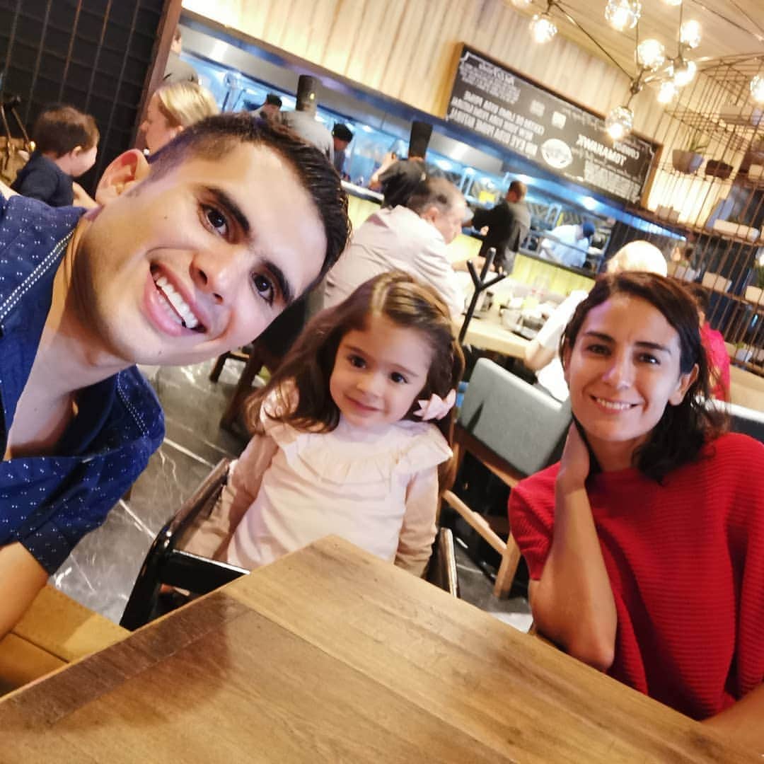 イヴァン・ガルシアのインスタグラム：「Espero que tengan un bonito domingo... #domingofamiliar👪 ♥️」