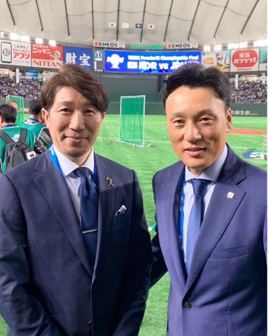 多村仁志さんのインスタグラム写真 - (多村仁志Instagram)「#WBSC #Premier12 ・ #日本代表 #🇯🇵 vs #韓国代表 #🇰🇷 ・ お互い素晴らしい戦いをみせてくれました。 ・ #稲葉ジャパン #世界一 #おめでとう #🏆 ・ そして、試合前には、ロッテ＆ジャイアンツ＆オリックスで活躍した韓国球界のレジェンド！ ・ スンちゃんこと、イ・スンヨプさんと久しぶりに再会。 ・ 当時の事や国際大会での話、今回の両国代表の話など長い時間、内容の濃い話をする事ができました。 ・ 国際大会になると旧友に会えるのもひとつの楽しみでもあります。 ・ 日本では #同級生 #韓国では #先輩 #이승엽 #李承燁 #イスンヨプ #SeungYeopLee #TheLionKing  #삼성라이온즈 (1995 - 2003) #千葉ロッテマリーンズ (2004 - 2005) #読売ジャイアンツ (2006 - 2010) #オリックスバファローズ (2011) #삼성라이온즈 (2012 - 2017) #36 #永久欠番 お互いのスーツ＆シャツ＆ネクタイのカラー一緒 また来年アメリカで再会を約束😊」11月18日 0時44分 - hit_tamu