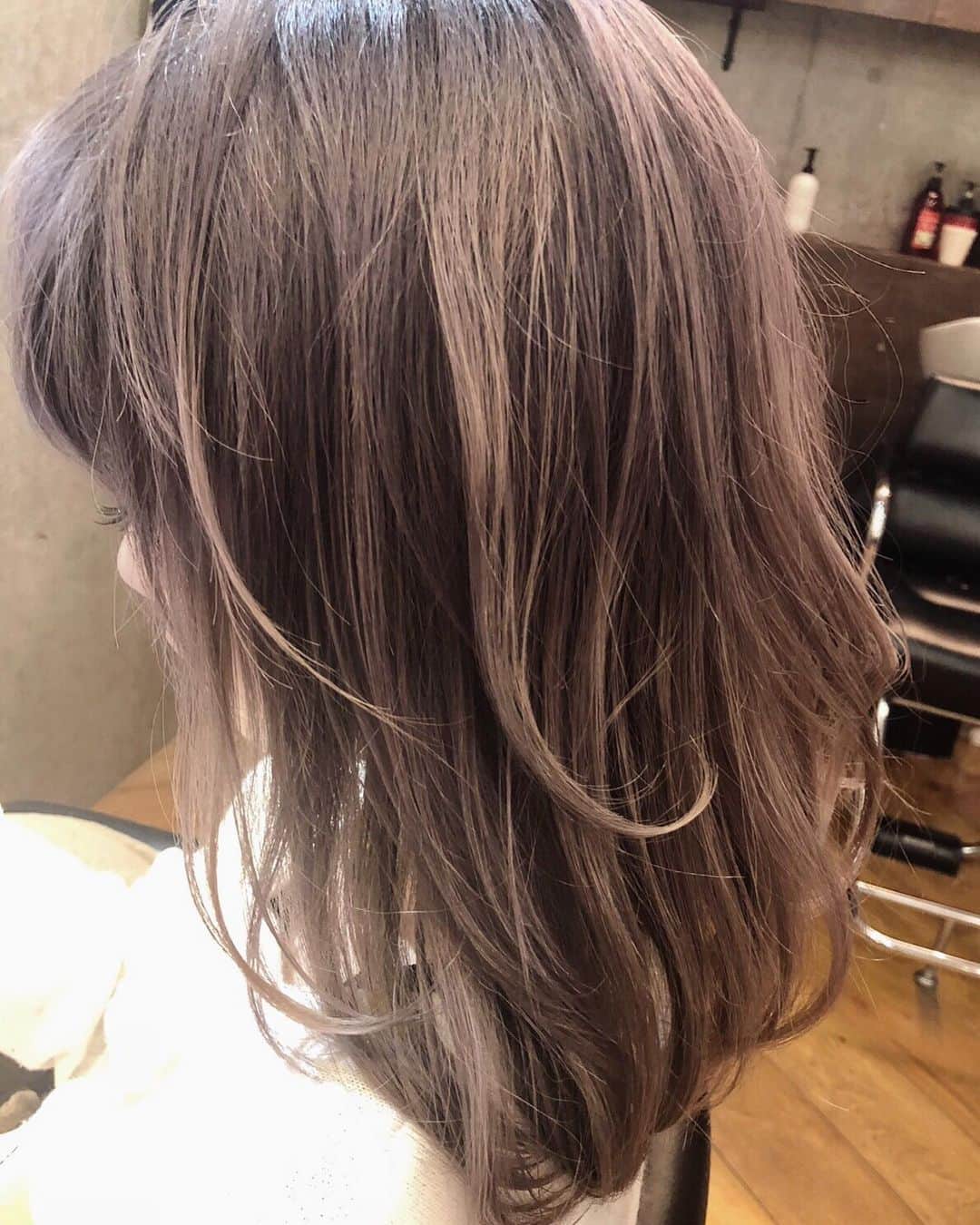 斉藤潤一のインスタグラム：「ショコラベージュ スタイリスト .斉藤潤一 〒150-0041 東京都渋谷区神南 ご予約はこちらへ ☞☞ TEL ☏﻿ ﻿03-3462-2093 web  roco@1cs.jp 渋谷 美容室 #rocospearz . 〒150-0041 東京都渋谷区神南1-14-9 第7FMGビルB1F . . ご予約はこちらへ ☞☞ TEL ☏﻿ ﻿03-3462-2093 web  roco@1cs.jp . ★平日  open  11:30-22:30 ★土日祝  open  11:00-21:30  #渋谷#東京#oggiotto#新宿#表参道#美容師 #外国人風#オシャレ　#hair #渋谷美容室 #ベージュカラー#インナーカラー#オシャレ#メッシュ#ダブルカラー#外国人風カラー#ショートヘア #ヘアアレンジ #ケアブリーチ  #ラベンダーグレージュ #newcolor #ヘアスタイル #tokyo #shibuya #hair #ボブ #モデル#斉藤潤一」