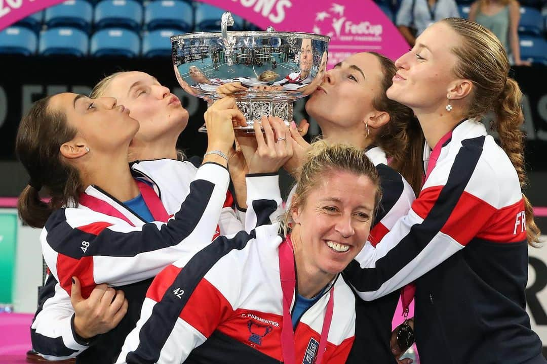 WTA（女子テニス協会）さんのインスタグラム写真 - (WTA（女子テニス協会）Instagram)「1️⃣ week ago today 🇫🇷 What was your favorite moment from the historic @fedcuptennis final? 🏆」11月18日 1時38分 - wta