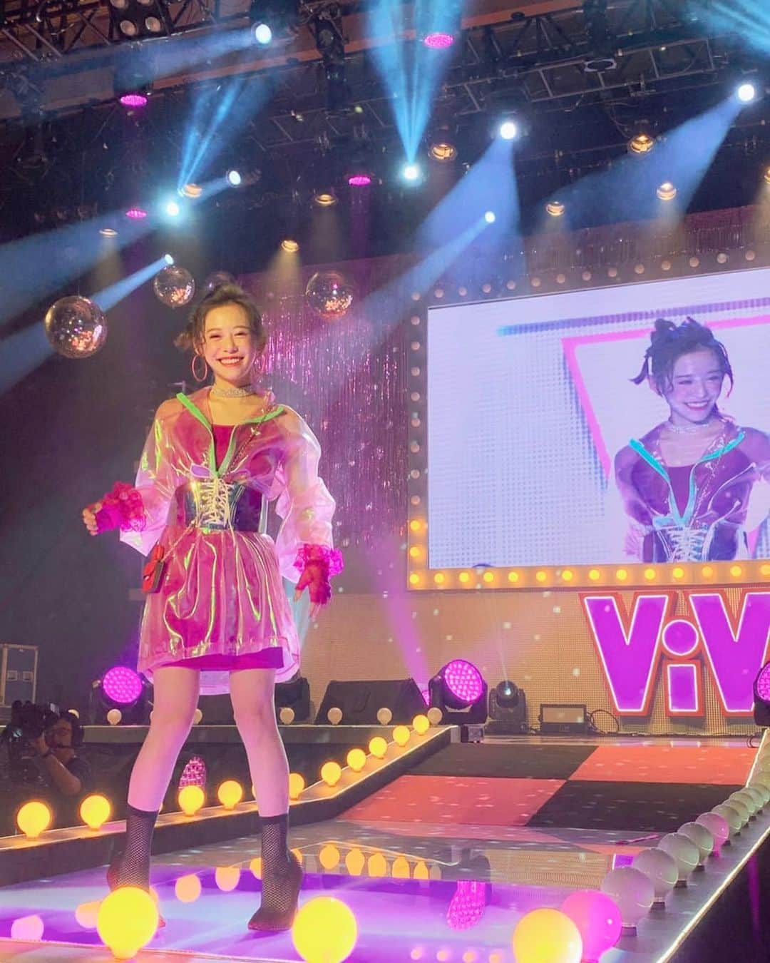紀卜心さんのインスタグラム写真 - (紀卜心Instagram)「#vivinightintaipei  粉紅disco風💕💖💘 真的很久沒穿這麼浮誇粉紅了！內心還是很喜歡的🤣」11月18日 1時39分 - eatzzz7