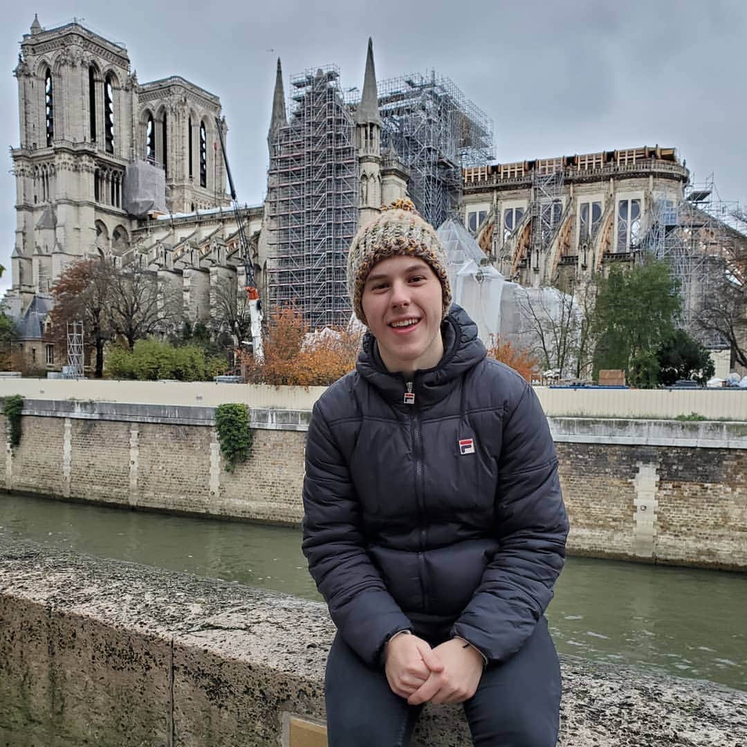 Nolan Gouldのインスタグラム：「Incredible week in Paris with @abcmodernfam  Thanks to everyone who was so welcoming to our cast and crew.」