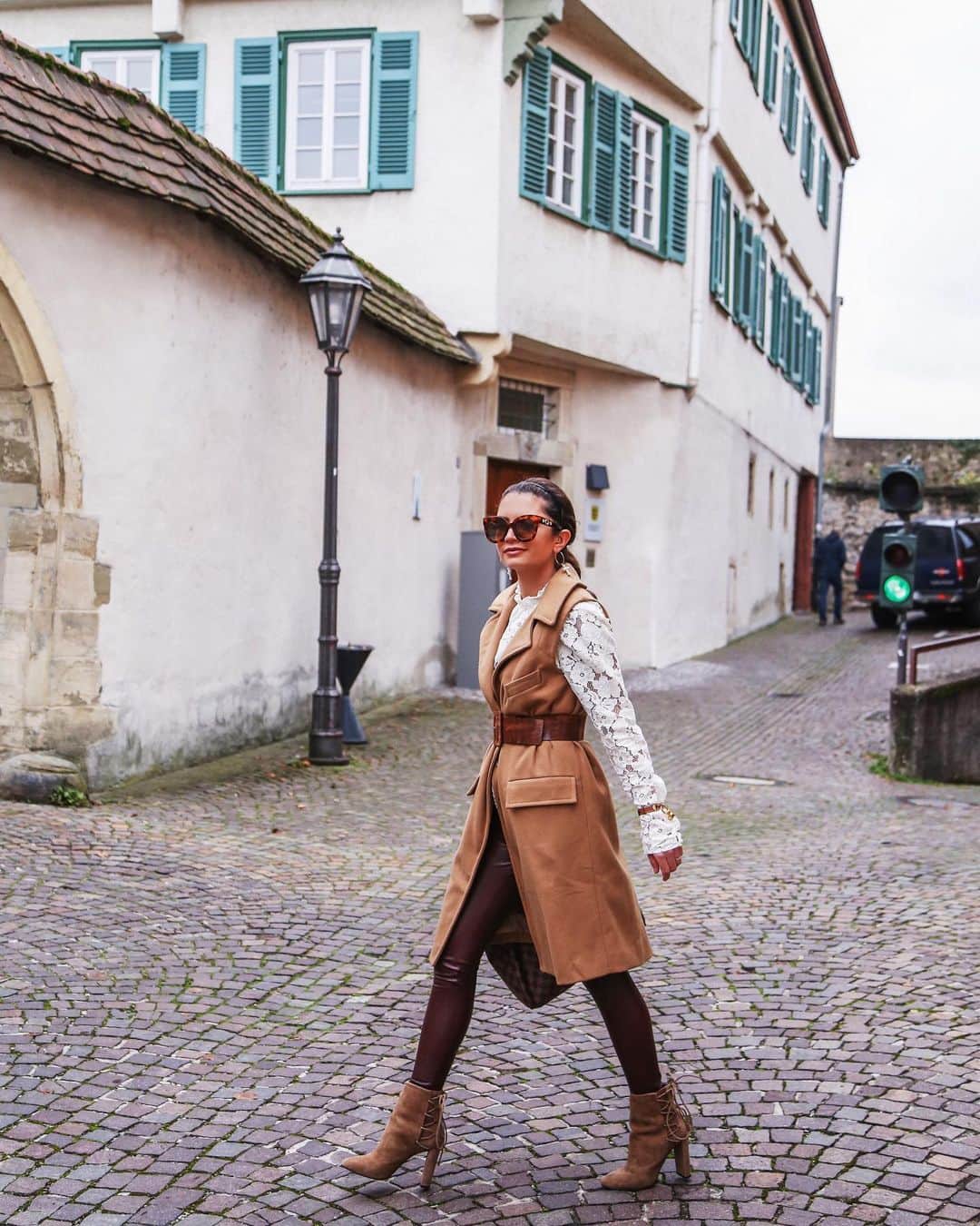 Anniのインスタグラム：「„Walk towards the good in life and one day you will arrive ...“ ❤️✨ *Anzeige // {see more pics on my Blog}——————————————————————————— • • • • •  #outfit #fashion #fashionblogger #ootd  #shopbop #fashionblogger_de #blogger #inspiration #inspo #girl #me #look #ig #kissinfashion #americanstyle #stuttgart #liketkit #love #germany #naturelover」