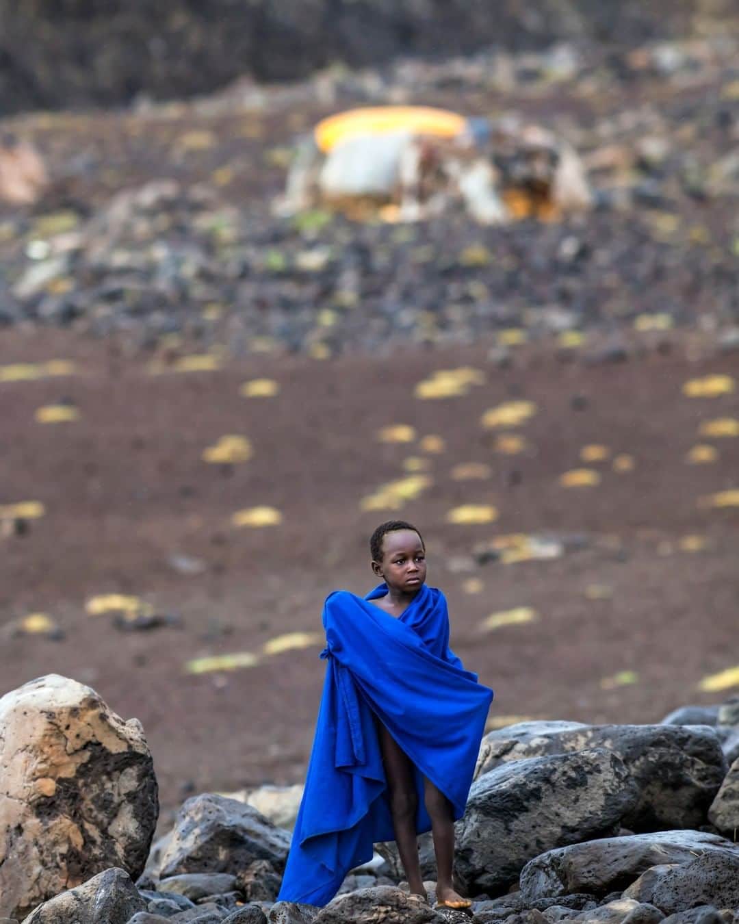 National Geographic Travelさんのインスタグラム写真 - (National Geographic TravelInstagram)「Photo by @BabakTafreshi | A boy stands near his village at the shore of Lake Turkana. The visit to this remote region of northern Kenya has been a remarkable experience. The area has some of the earliest fossils of archaic humans found, including one known as the Turkana Boy, an almost complete skeleton of a Homo erectus child who lived here about 1.5 million years ago. #turkana #kenya」11月18日 2時07分 - natgeotravel