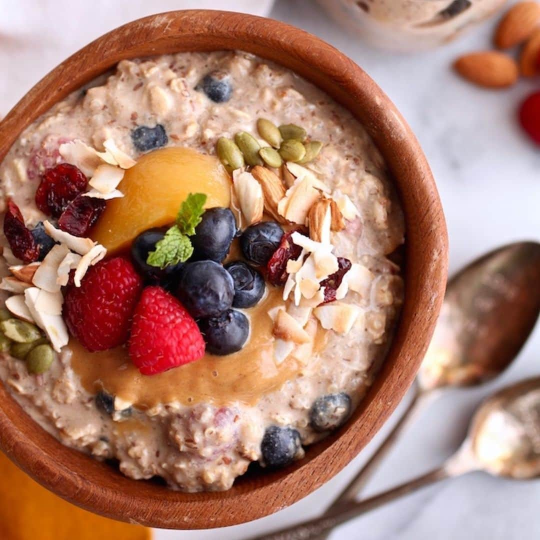 フランコ・ノリエガさんのインスタグラム写真 - (フランコ・ノリエガInstagram)「Quinoa as a Cereal: Most people use it as a side for main dishes or salads. Today I present it to you as breakfast or a snack! Make sure you try this Inca Super Food mixed with oats and your favorite fruits on top 🍌🍓🍑 . . . #superfood #breakfast #quinoa #oats #vegan」11月18日 2時04分 - franconorhal